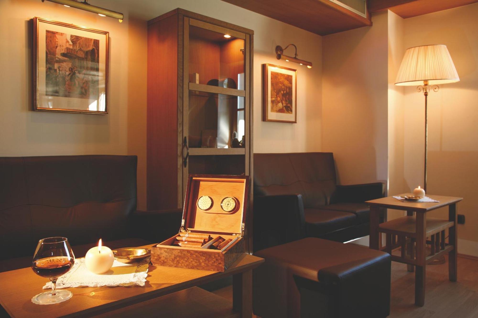 Hotel Peter Petersberg Екстер'єр фото