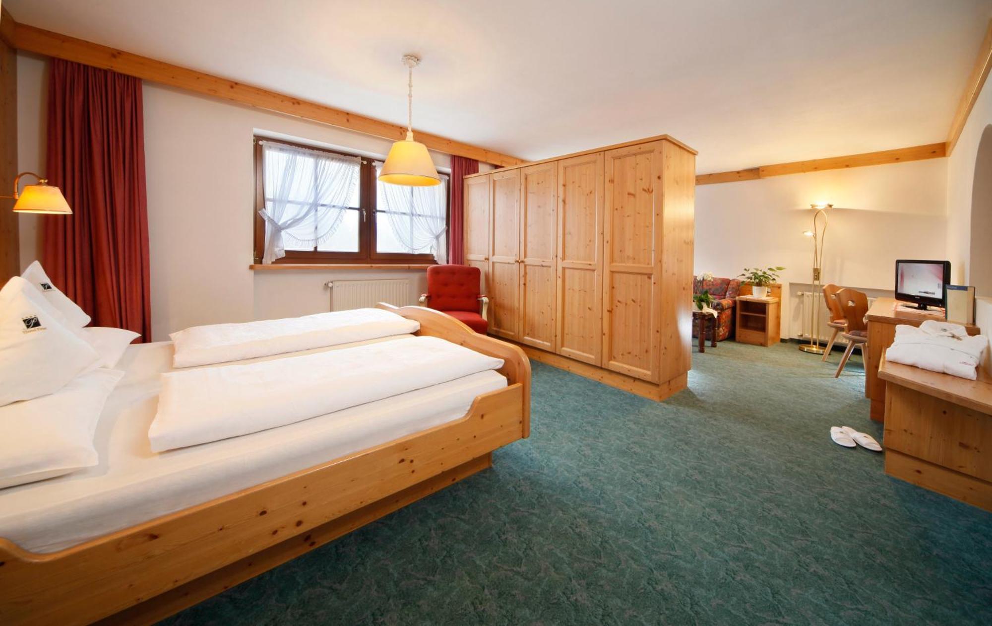 Hotel Peter Petersberg Екстер'єр фото